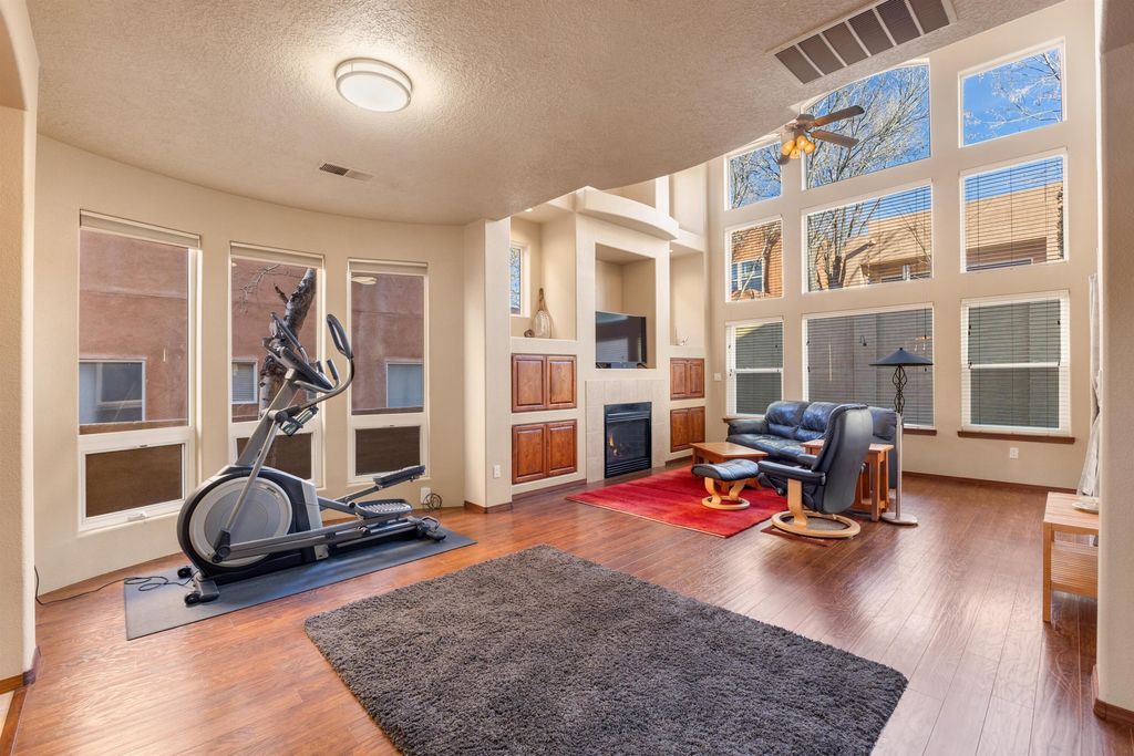 Image 16 of property listing at 13205 Buckskin Road NE, Albuquerque, NM 87111