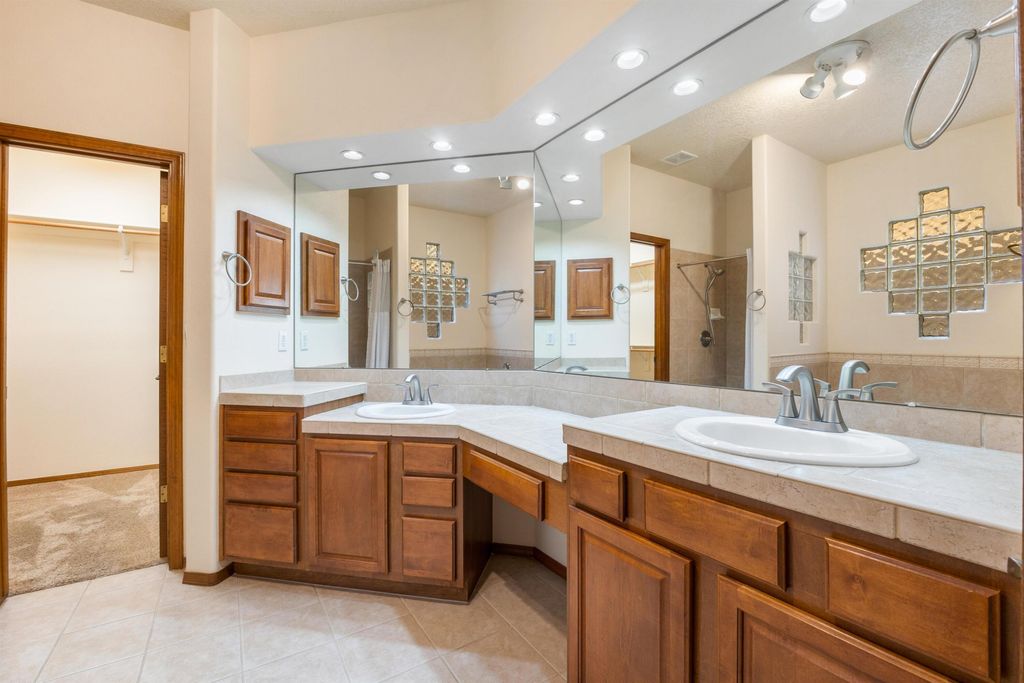 Image 21 of property listing at 13205 Buckskin Road NE, Albuquerque, NM 87111