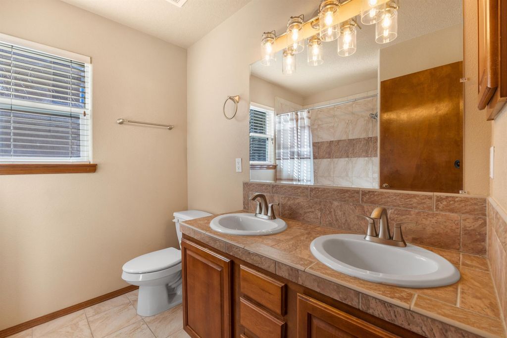 Image 34 of property listing at 13205 Buckskin Road NE, Albuquerque, NM 87111