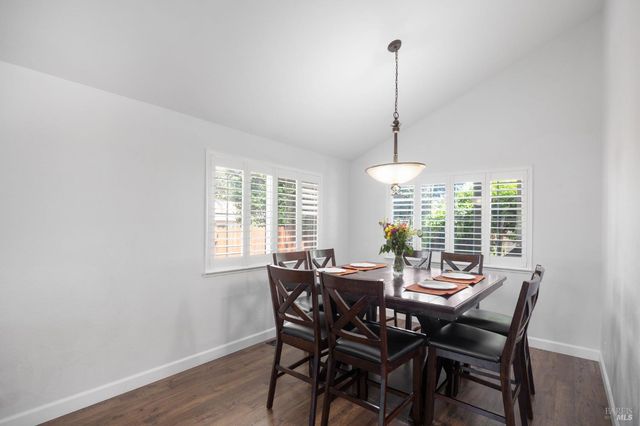 331 Bridgeport Ct, Vacaville, CA 95687