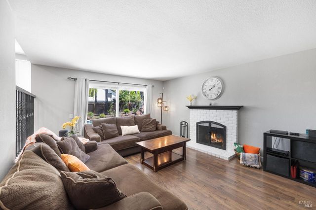 331 Bridgeport Ct, Vacaville, CA 95687