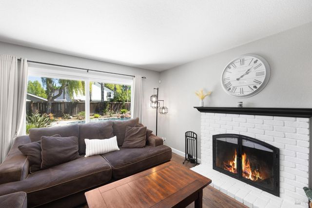 331 Bridgeport Ct, Vacaville, CA 95687