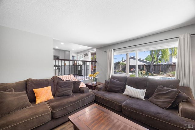 331 Bridgeport Ct, Vacaville, CA 95687