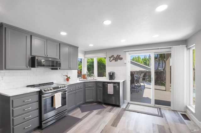 331 Bridgeport Ct, Vacaville, CA 95687