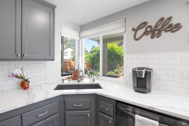 331 Bridgeport Ct, Vacaville, CA 95687