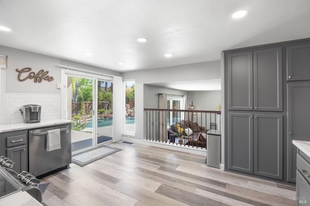 331 Bridgeport Ct, Vacaville, CA 95687