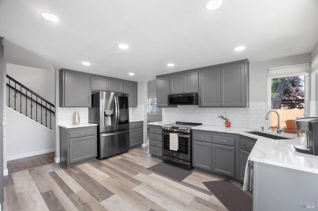 331 Bridgeport Ct, Vacaville, CA 95687