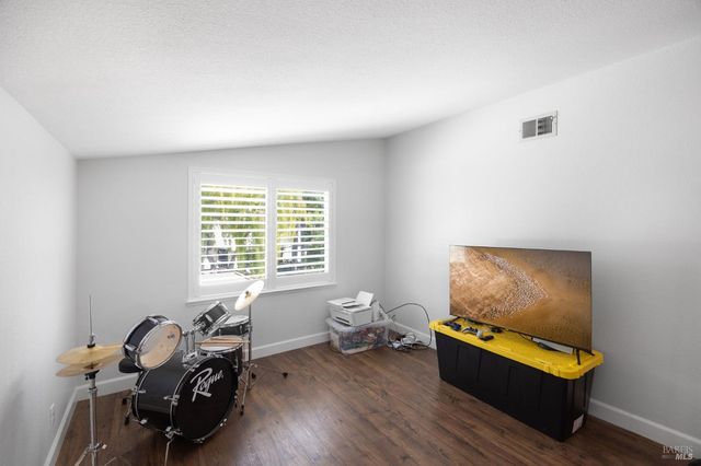 331 Bridgeport Ct, Vacaville, CA 95687