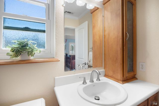 331 Bridgeport Ct, Vacaville, CA 95687