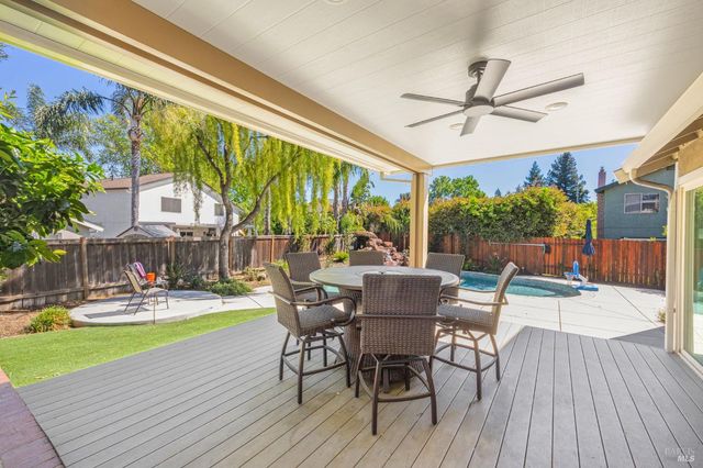 331 Bridgeport Ct, Vacaville, CA 95687