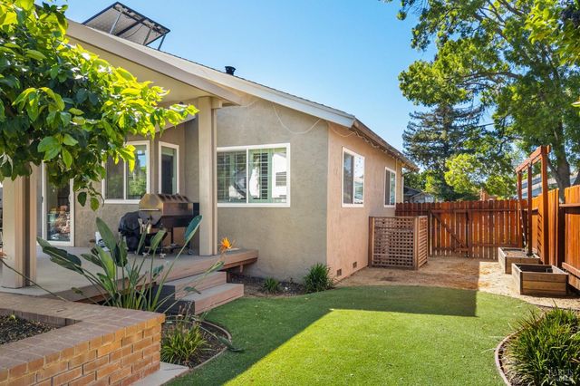 331 Bridgeport Ct, Vacaville, CA 95687