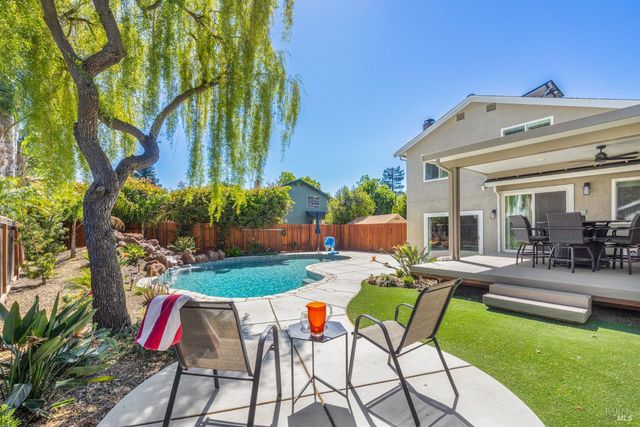 331 Bridgeport Ct, Vacaville, CA 95687