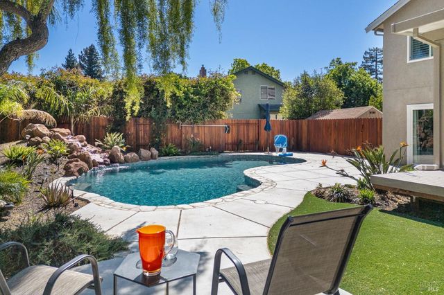 331 Bridgeport Ct, Vacaville, CA 95687
