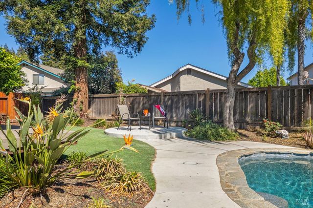 331 Bridgeport Ct, Vacaville, CA 95687