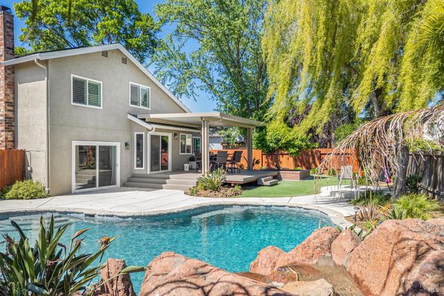 331 Bridgeport Ct, Vacaville, CA 95687