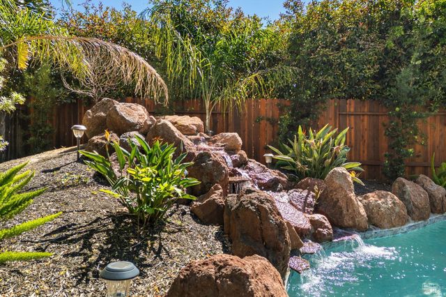 331 Bridgeport Ct, Vacaville, CA 95687