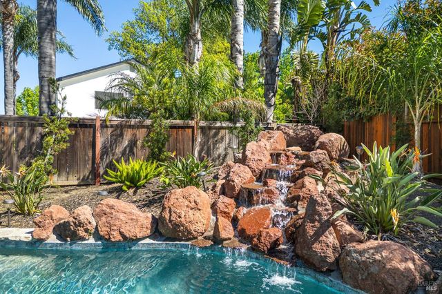 331 Bridgeport Ct, Vacaville, CA 95687