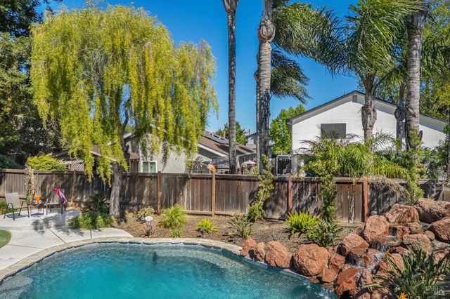 331 Bridgeport Ct, Vacaville, CA 95687