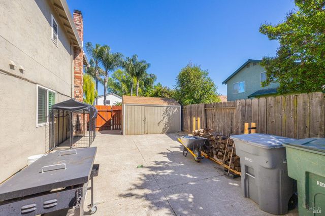 331 Bridgeport Ct, Vacaville, CA 95687