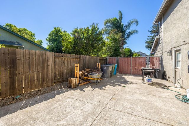 331 Bridgeport Ct, Vacaville, CA 95687