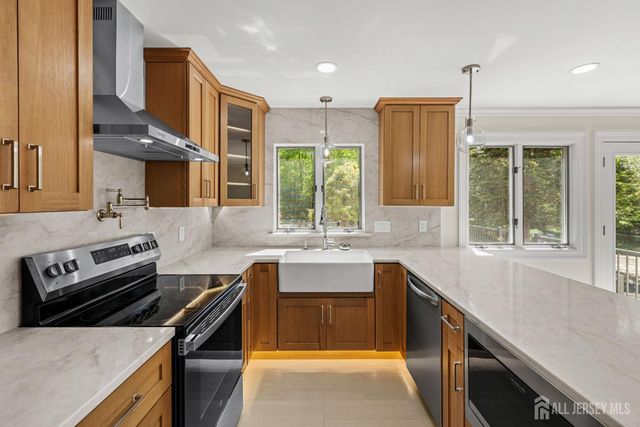 34 Miller Road, Cranbury, NJ 08512