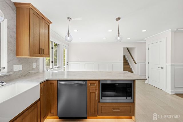 34 Miller Road, Cranbury, NJ 08512