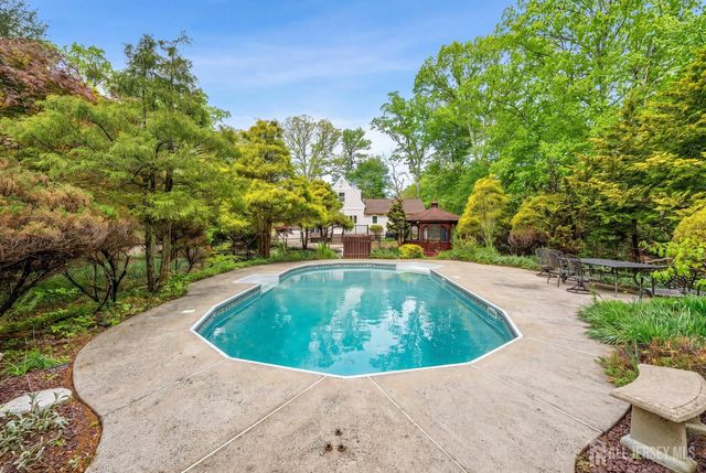 34 Miller Road, Cranbury, NJ 08512