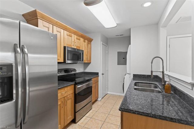 1724 Cottenham LN, Virginia Beach, VA 23454