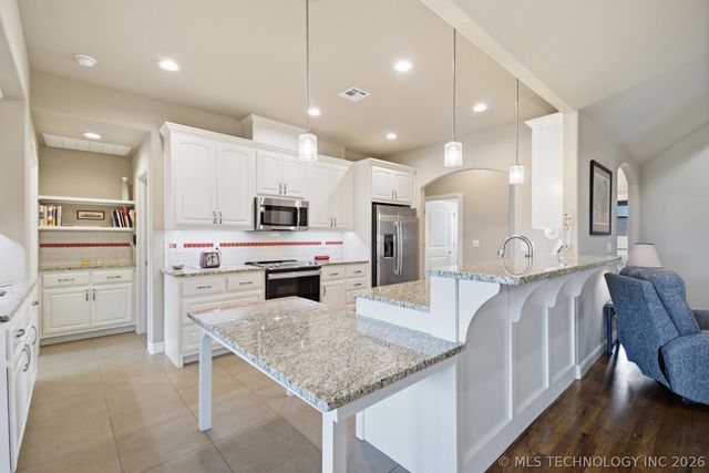 8705 E Hartford Street, Broken Arrow, OK 74014