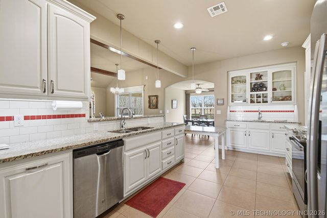 8705 E Hartford Street, Broken Arrow, OK 74014