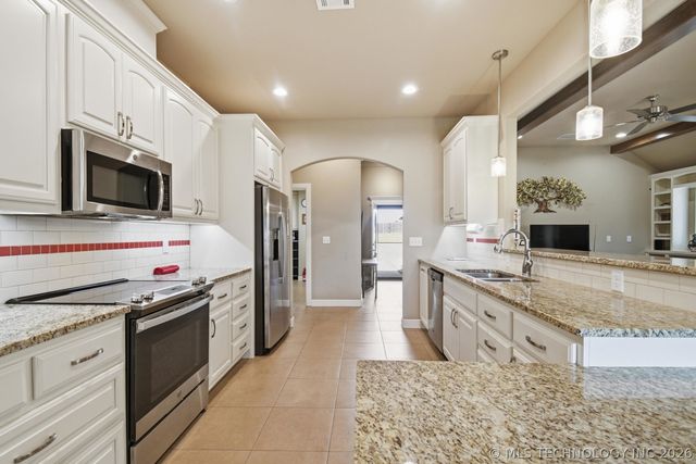 8705 E Hartford Street, Broken Arrow, OK 74014