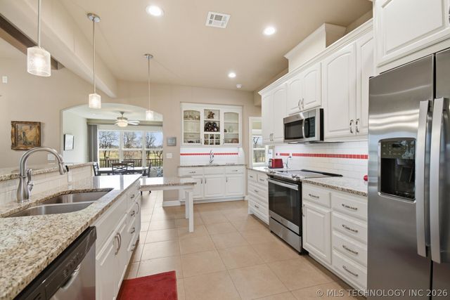 8705 E Hartford Street, Broken Arrow, OK 74014