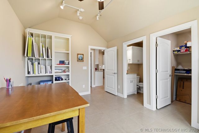 8705 E Hartford Street, Broken Arrow, OK 74014