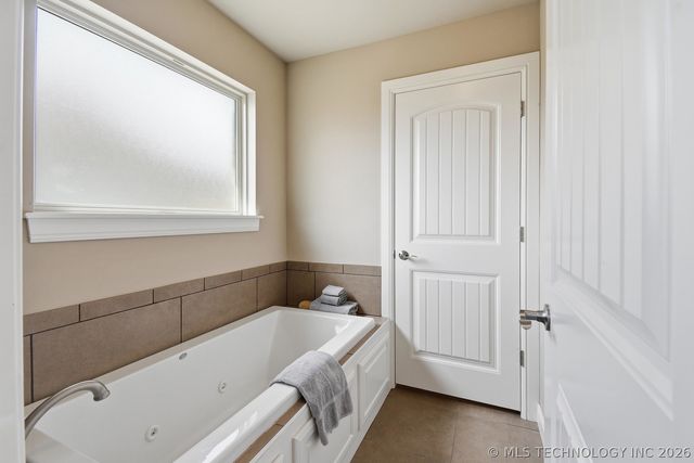 8705 E Hartford Street, Broken Arrow, OK 74014