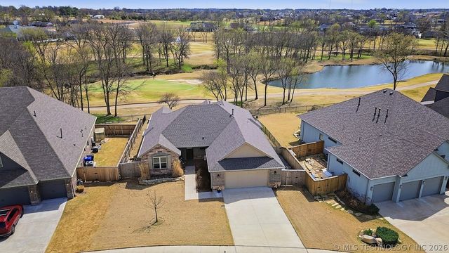 8705 E Hartford Street, Broken Arrow, OK 74014