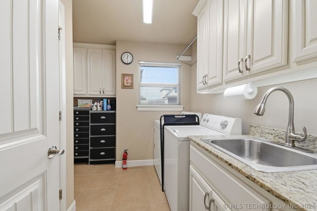 8705 E Hartford Street, Broken Arrow, OK 74014