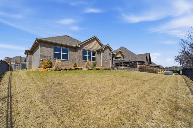 8705 E Hartford Street, Broken Arrow, OK 74014