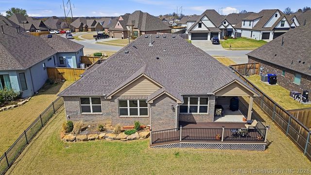 8705 E Hartford Street, Broken Arrow, OK 74014