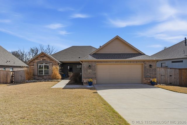 8705 E Hartford Street, Broken Arrow, OK 74014