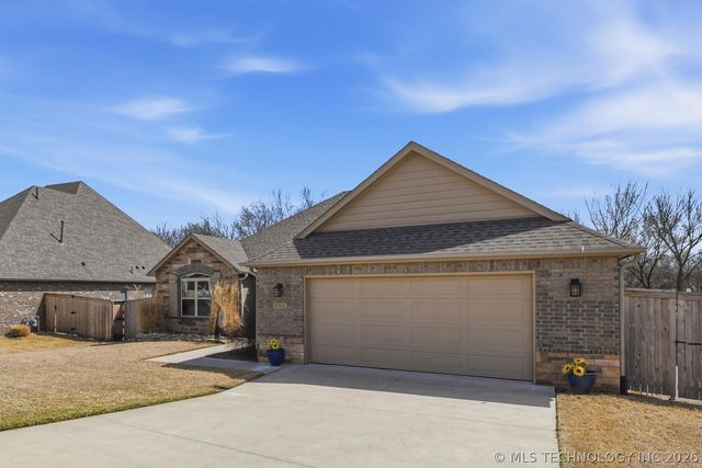 8705 E Hartford Street, Broken Arrow, OK 74014