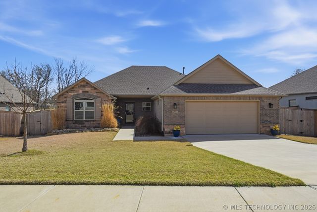 8705 E Hartford Street, Broken Arrow, OK 74014