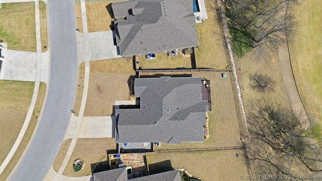 8705 E Hartford Street, Broken Arrow, OK 74014