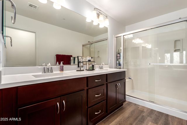 2821 S SKYLINE Drive 127, Mesa, AZ 85212