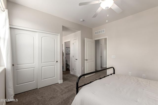 2821 S SKYLINE Drive 127, Mesa, AZ 85212