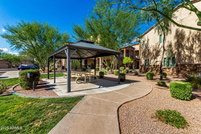 2821 S SKYLINE Drive 127, Mesa, AZ 85212