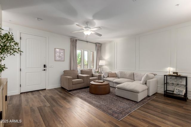 2821 S SKYLINE Drive 127, Mesa, AZ 85212