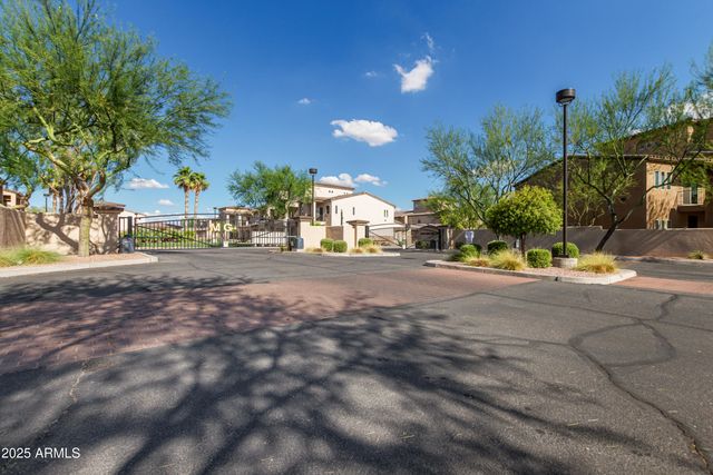 2821 S SKYLINE Drive 127, Mesa, AZ 85212