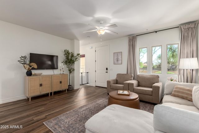 2821 S SKYLINE Drive 127, Mesa, AZ 85212