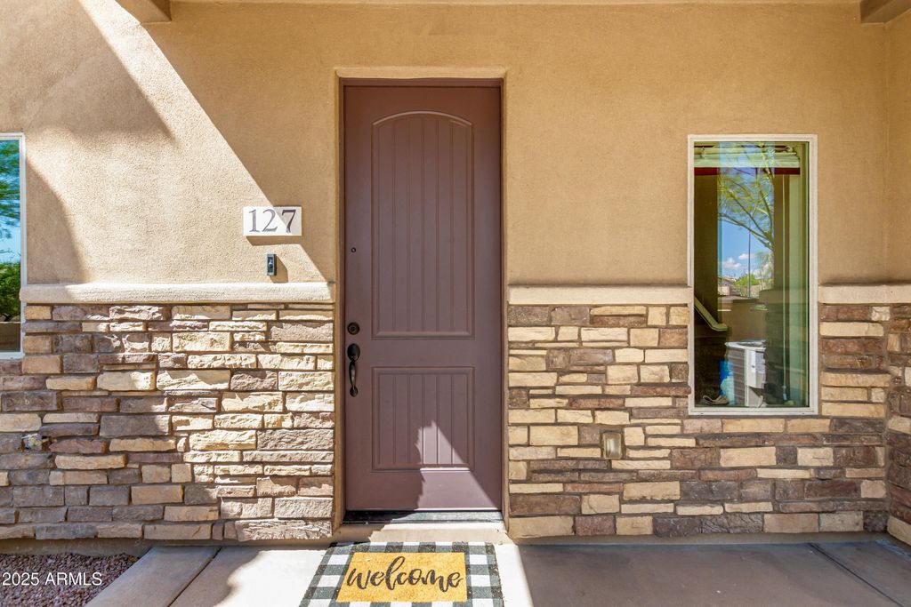 2821 S SKYLINE Drive 127, Mesa, AZ 85212