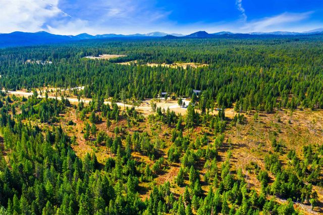 701 Happy Trails Ln, Newport, WA 99156